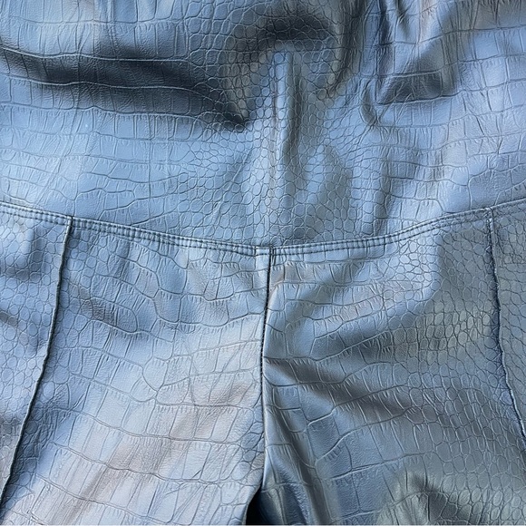 Joie Croc Embossed Faux Leather Elastic Waist pull on pants size small preloved - Picture 4 of 5